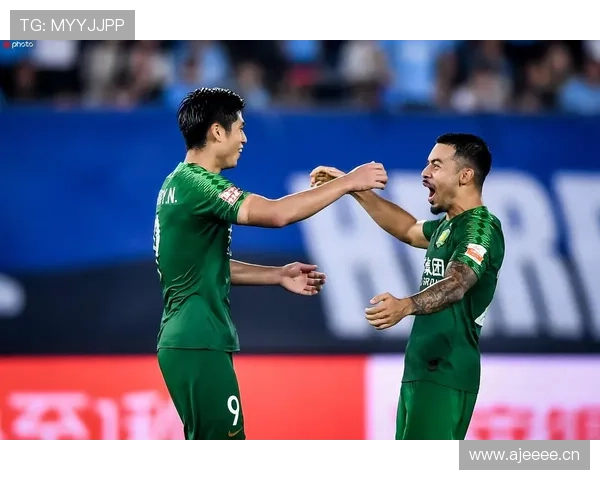 张玉宁的日常直播间背景也太豪了，我都怀疑他家楼下是五星级酒店吧