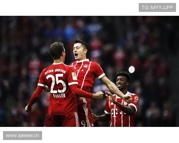 莱万每天吃草训练完回家还得哄娃睡觉？